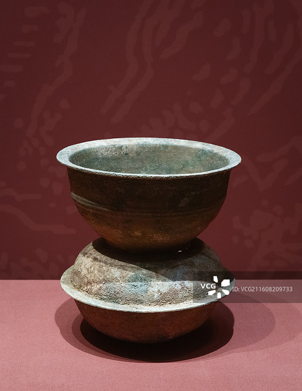 襄阳市博物馆新馆展品·铜甗。西晋（265-316年）2017年襄阳市襄城区岘首山乐肇墓出土。图片素材