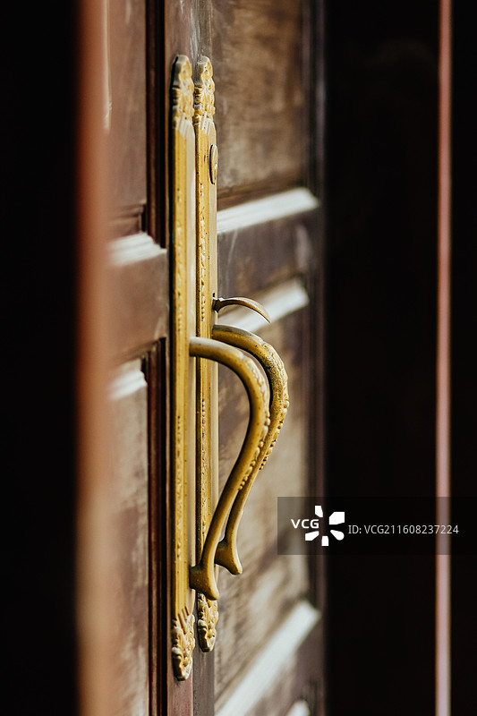 街边的门与锁……图片素材