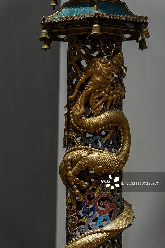 清代铜镀金垂恩香筒图片素材