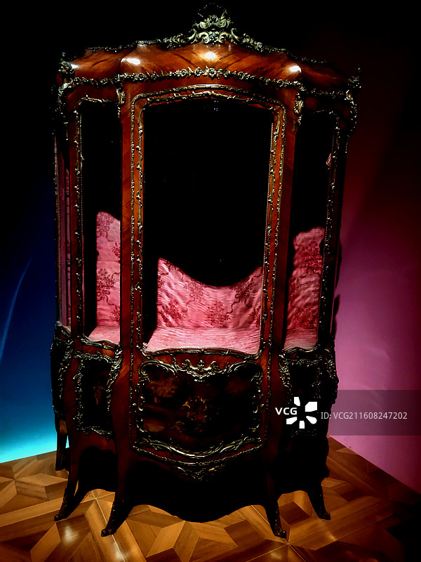 19世纪、法国威尔斯-马丁漆陈列柜、2025“髹漆”与共——清代广作外销漆器文物展图片素材