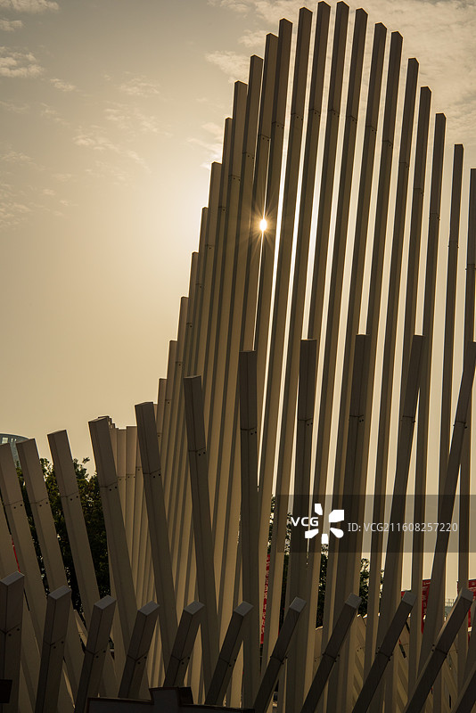 上海G60科创云廊钢琴琴键雕塑日出图片素材