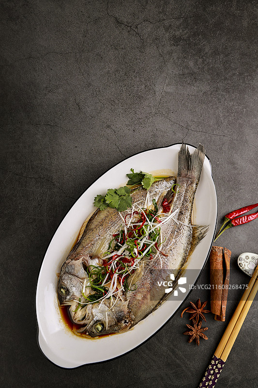 清蒸鲈鱼生鲜海产品美食烹饪图片素材