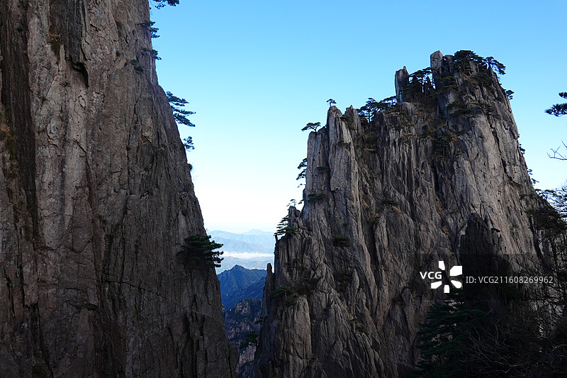 安徽省黄山市黄山风景区：云谷索道白鹅新站至始信峰途中拍摄图片素材