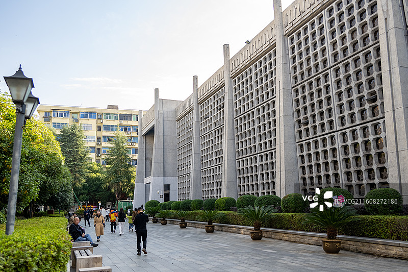 2025年11月12日，游人参观南昌起义纪念馆，学习红色文化。图片素材