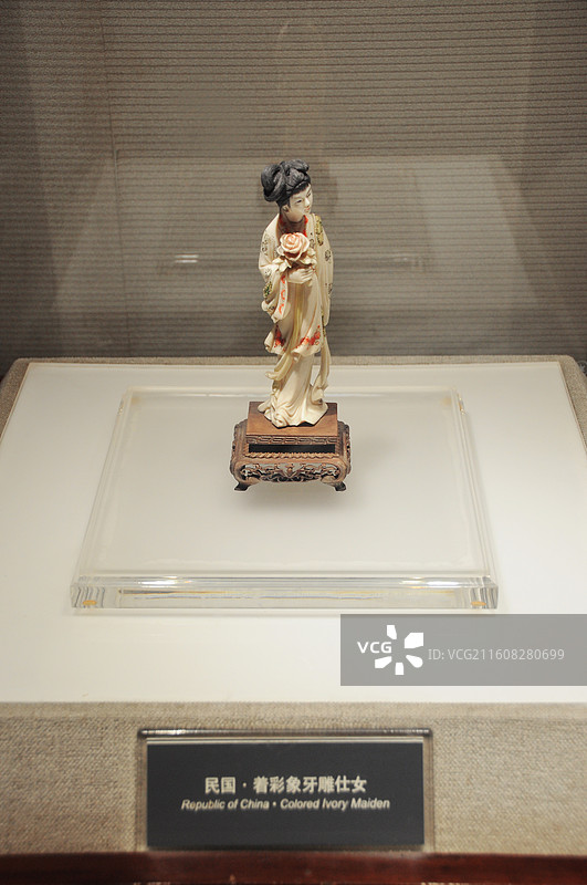 四川省成都市大邑刘氏庄园博物馆象牙雕仕女图片素材