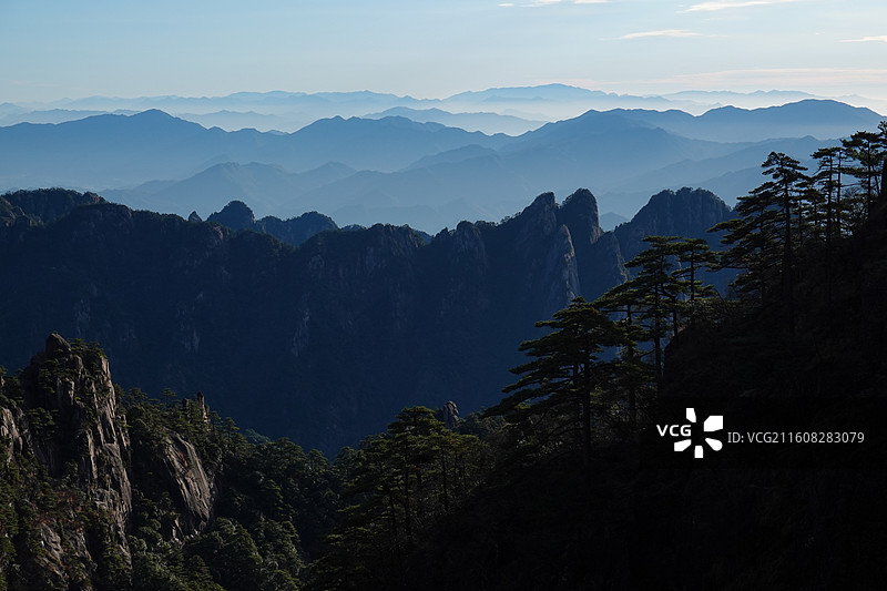 安徽省黄山市黄山风景区：云谷索道白鹅新站至始信峰途中拍摄图片素材