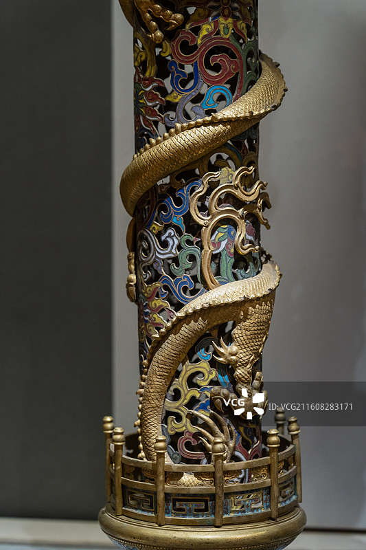 清代铜镀金垂恩香筒图片素材