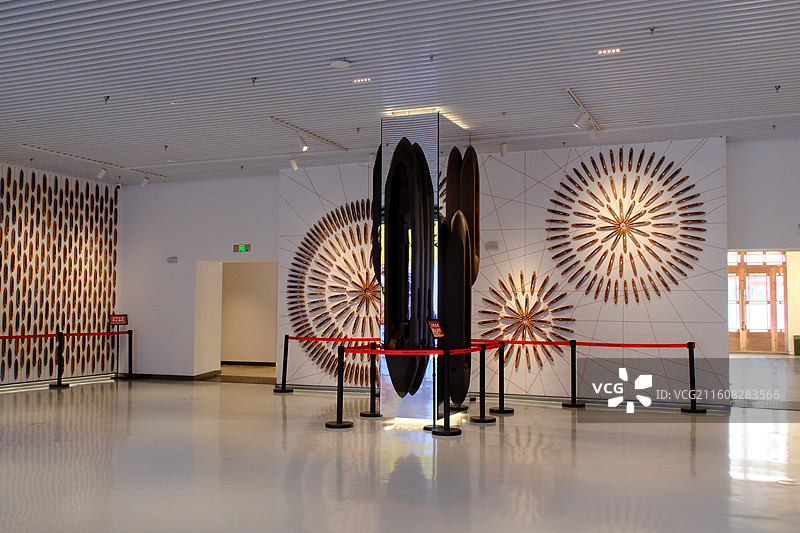 石家庄棉一棉纺厂老织布梭子。织音1953织布梭做的长椅子。老物件图片素材