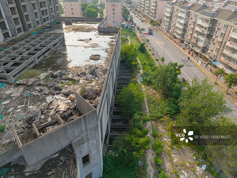 江苏省泰州市，海陵区，青年南路，烂尾楼图片素材