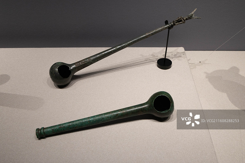 上海中国航海博物馆印证滇国云南古滇文明特展长柄铜勺 西汉 云南昆明晋宁石寨山M24图片素材