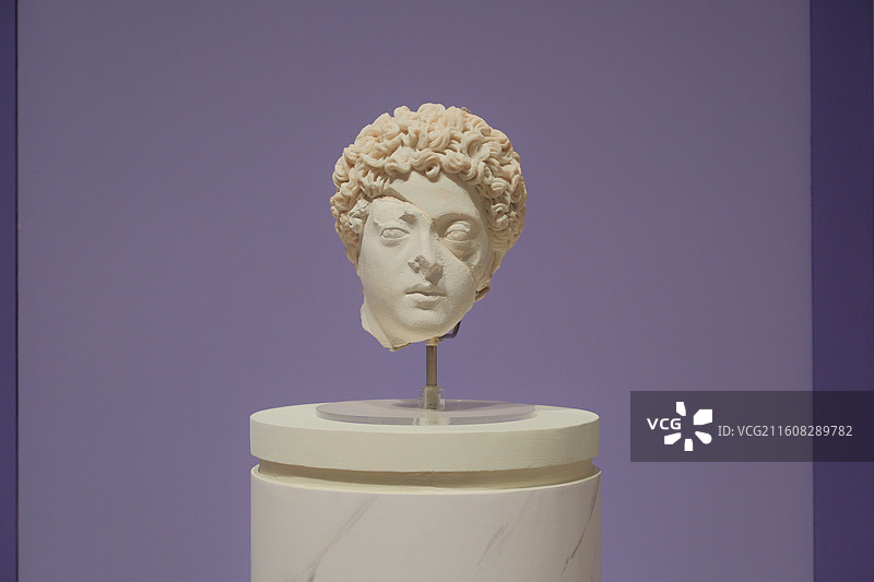 康茂德皇帝头像，公元177-180年，英国利物浦国家博物馆古罗马艺术大展图片素材