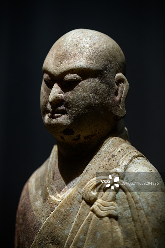 彩绘罗汉像，曲阳县出土，曲阳县文物保管所藏，展出于国家博物馆《惠世天工——河北曲阳石雕艺术展》图片素材