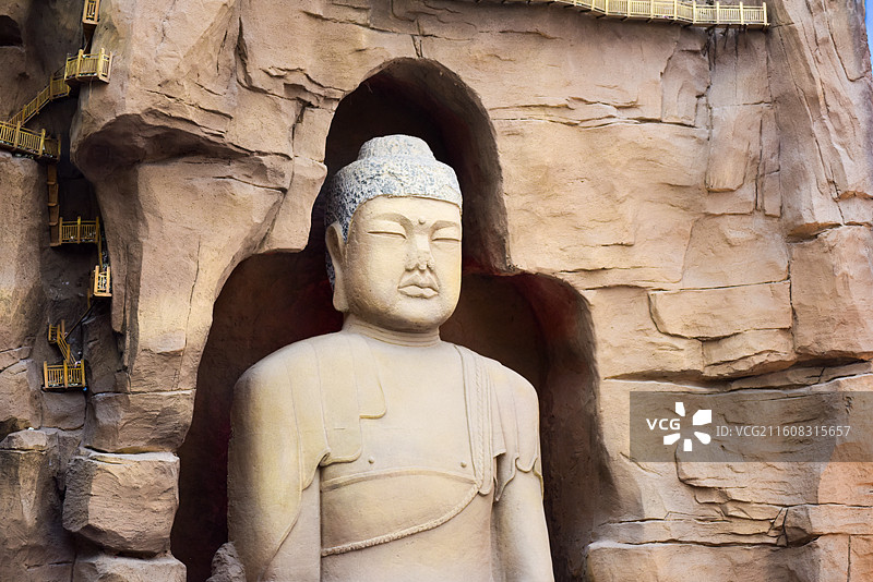 石窟中的大型佛像图片素材