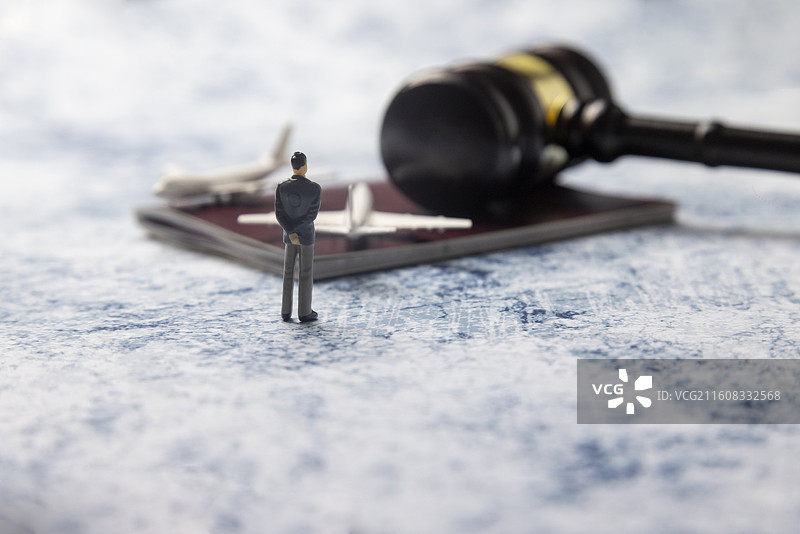 判定多国出游事件围观图片素材