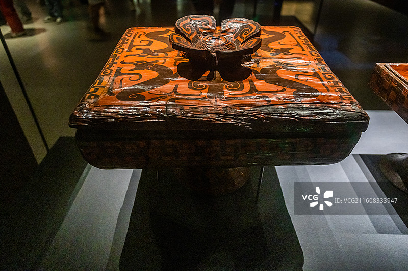 湖北省博物馆彩绘漆木四龙纹笾战国时期2002年枣阳九连墩2号墓出土图片素材