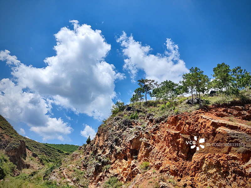 威宁县迤那镇大山里的景色图片素材