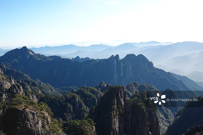 安徽省黄山市黄山风景区：云谷索道白鹅新站至始信峰途中拍摄图片素材