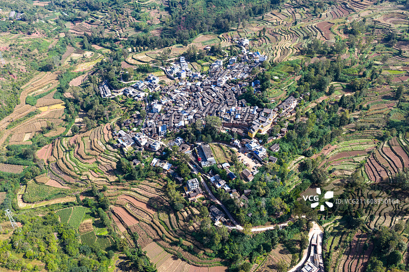 中国传统村落八字岭村及省级文物保护八字岭大庙。拍摄于峨山彝族自治县甸中镇八字岭村，是明、清建筑遗存。图片素材