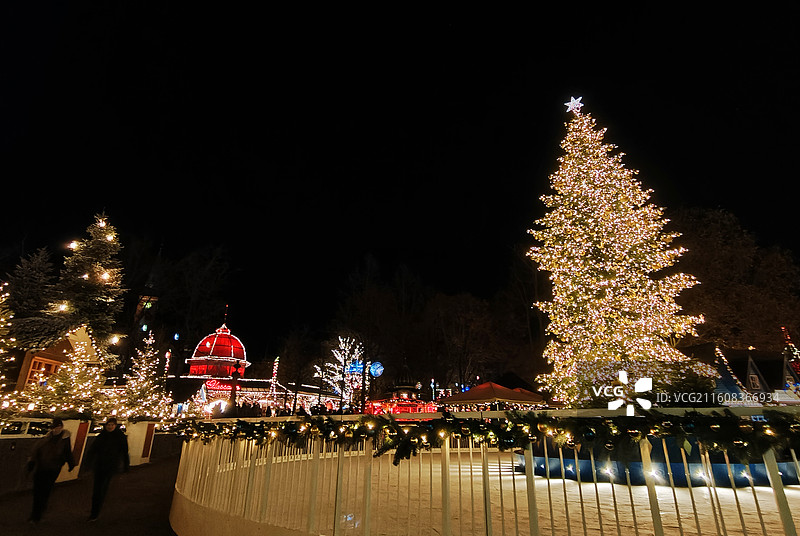 丹麦趣伏里公园-古老的游乐场图片素材