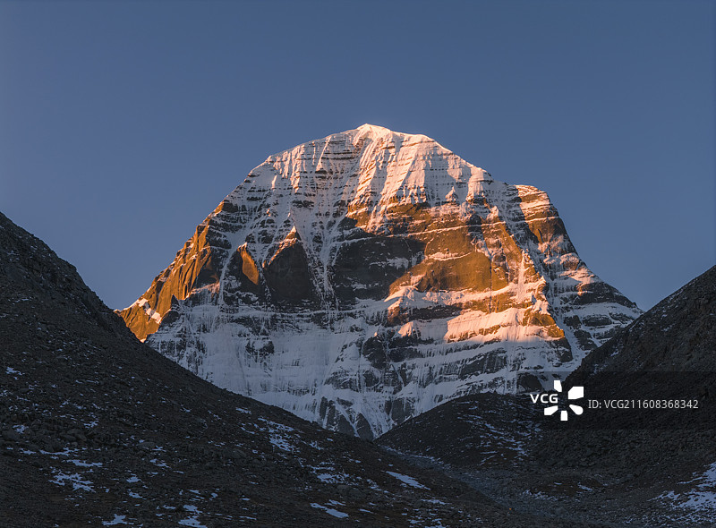 岗仁波齐日照金山图片素材