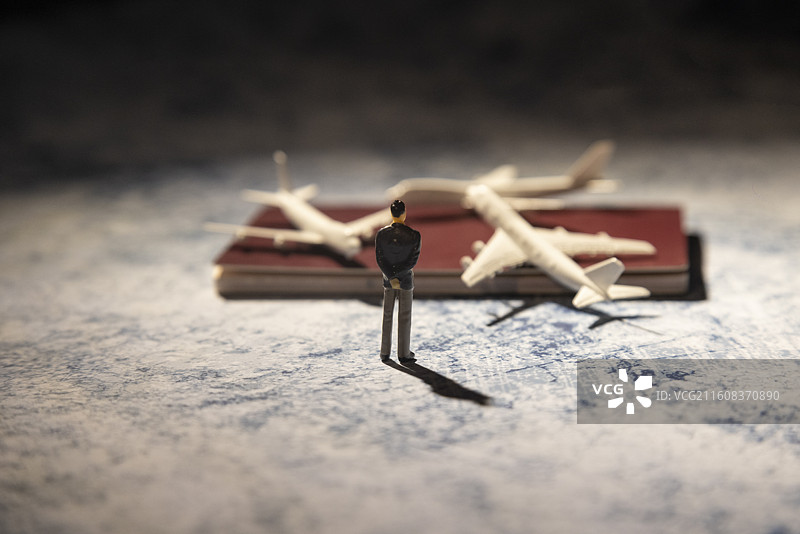 深入观察和揭示航空业图片素材