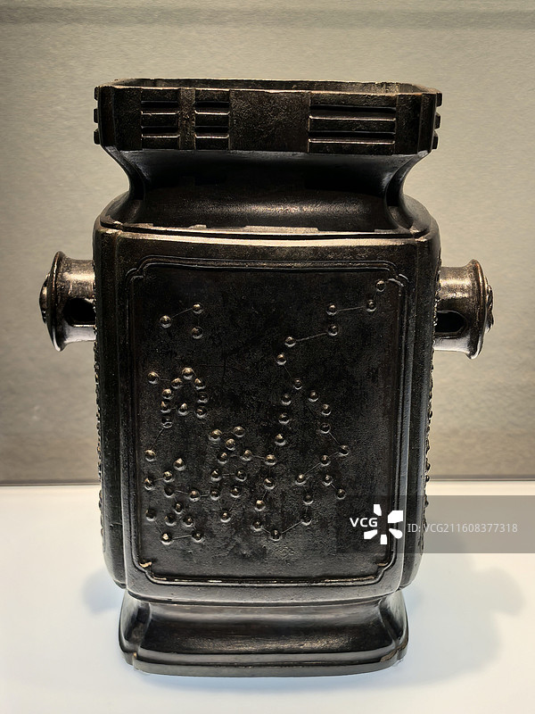 星斗纹天一山人铜丹壶 清（1644-1911) 圣路易斯艺术博物馆 （上博融古烁新展）图片素材