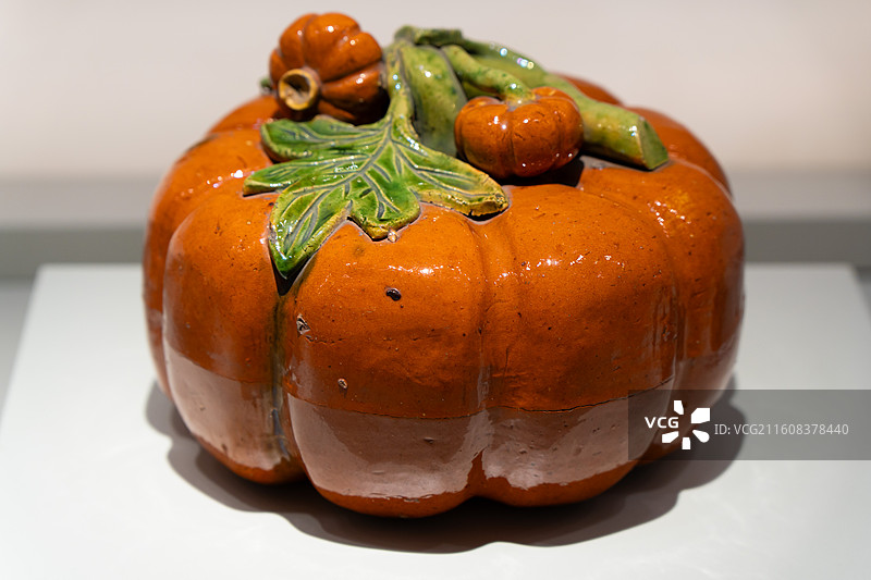 橘黄釉南瓜，清代（1644-1911年），佛山市博物馆藏图片素材