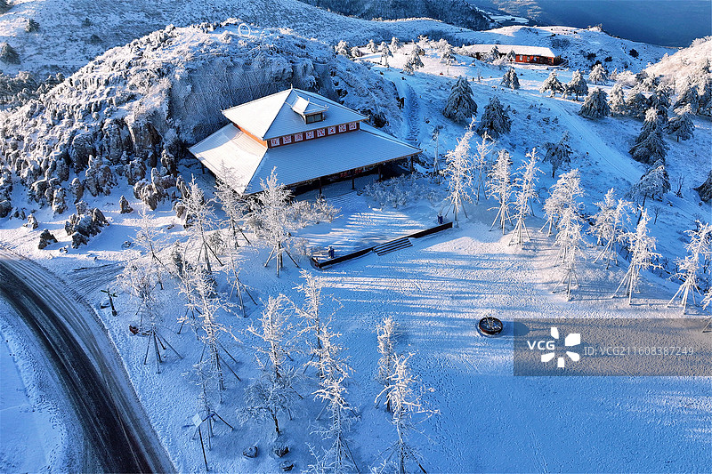 大雪节气，湖北省宜昌市夷陵区百里荒风景区的雪景美不胜收。图片素材