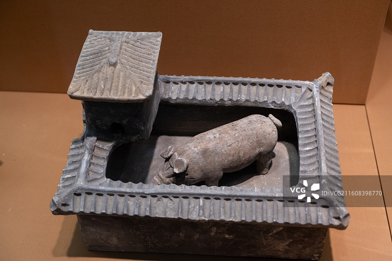 汉代灰陶猪圈：南京博物院藏古代农耕文明缩影图片素材