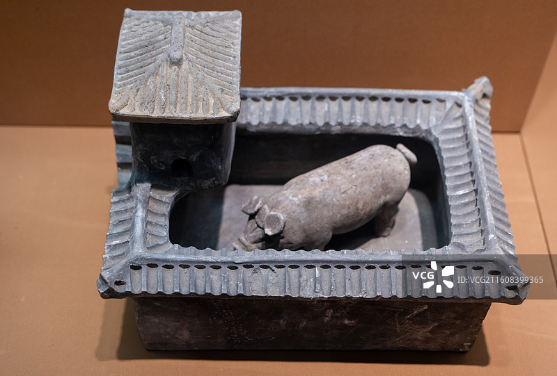 东汉陶猪圈：南京博物院藏古代农耕文明缩影图片素材