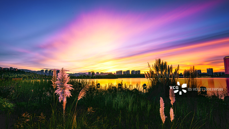 楚雄彝海晚霞图片素材