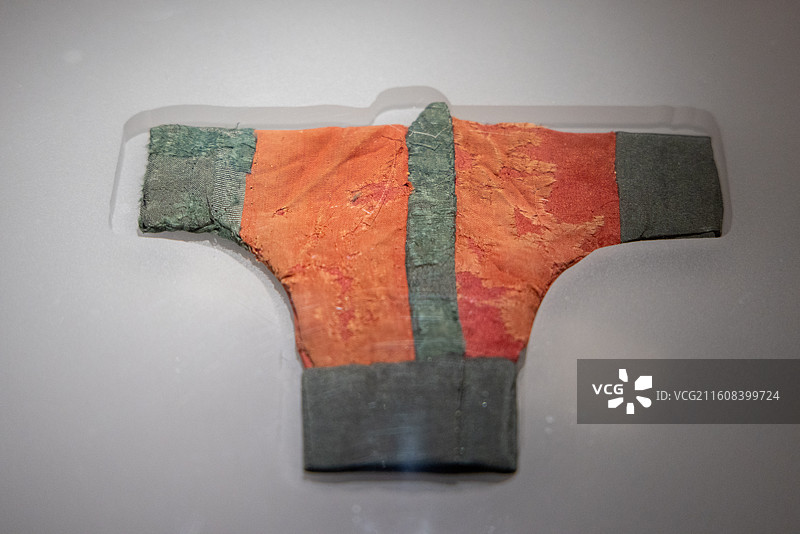 甘肃简牍博物馆 汉 冥衣 1979年敦煌马圈湾遗址出土图片素材