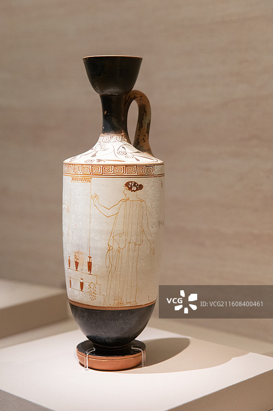 国博美的多元古希腊白色细颈有柄油瓶图片素材