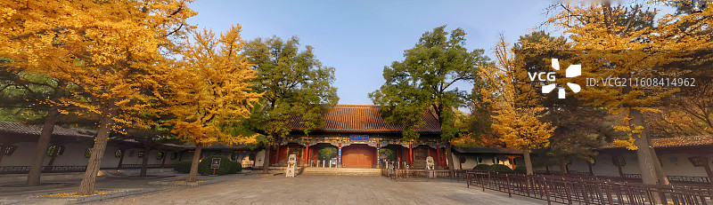 太原晋祠之秋，银杏披金，与红墙古建相映成趣，五彩斑斓的树叶倒映在碧水之中，美如画卷图片素材