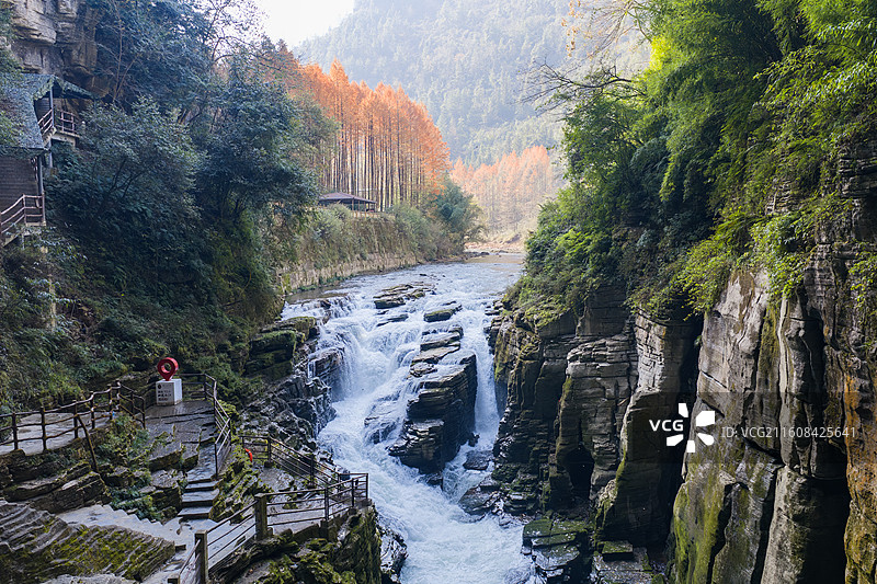 湖北利川腾龙洞景区初冬时节的“卧龙吞江”景点图片素材