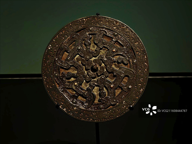 镂空龙纹夹层铜镜 战国 1986年荆门包山2号墓出土 湖北省博物馆藏图片素材