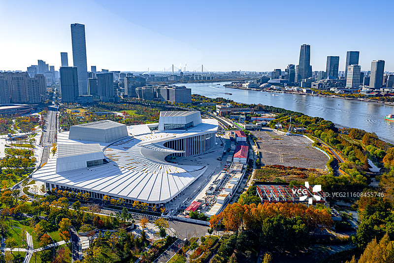 上海大歌剧院 后滩SK大厦 中国折扇造型建筑灵感 世博文化公园文化地标 屋顶螺旋阶梯图片素材