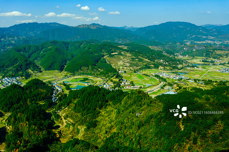 2025年11月15日中国贵州省黔东南黄平县朗洞镇浪洞岩西竺寺山下毛坝村管桐村美丽乡村田园风光图片素材