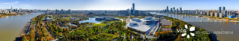 上海世博文化公园 浦东后滩公园 黄浦江畔湿地森林秋色绚烂 丹枫湖 SK大厦 徐汇西岸 上海大歌剧院图片素材