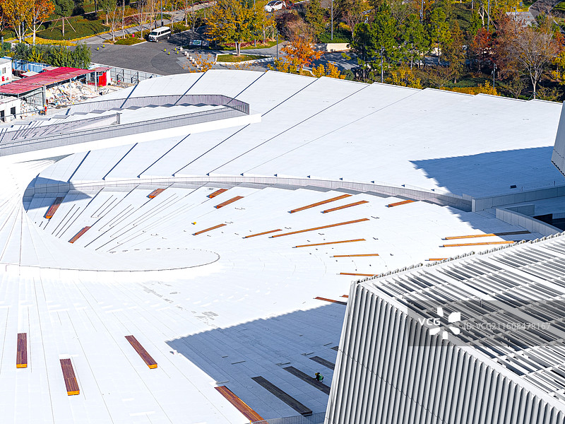 上海大歌剧院 屋顶悬挑螺旋阶梯钢琴琴键 超白瓷砖涂料 中国折扇造型建筑灵感 世博文化公园文化地标图片素材