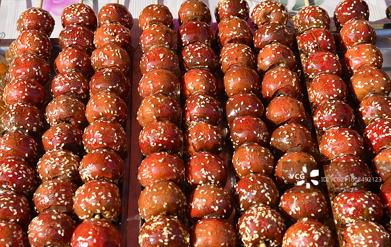 山东菏泽单县十月会丰富的特色小吃  糖葫芦图片素材