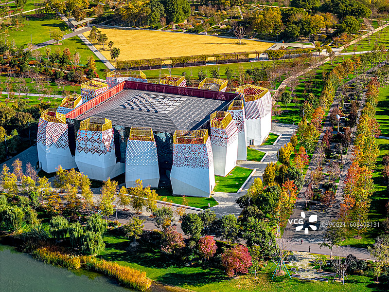 上海世博文化公园 2010年上海世博会原俄罗斯馆 浦东后滩公园 黄浦江畔湿地森林秋色绚烂图片素材