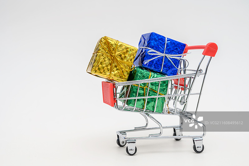 购物车里的礼物图片素材