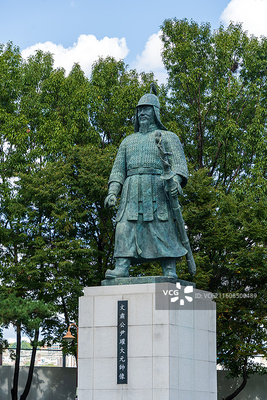 韩国高丽王朝名将文肃公尹瓘铜像图片素材
