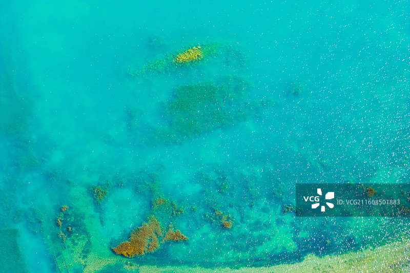 航拍青海湖二郎剑景区，碧蓝色青海湖图片素材