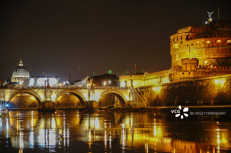 罗马之夜--台伯河畔的圣天使堡图片素材
