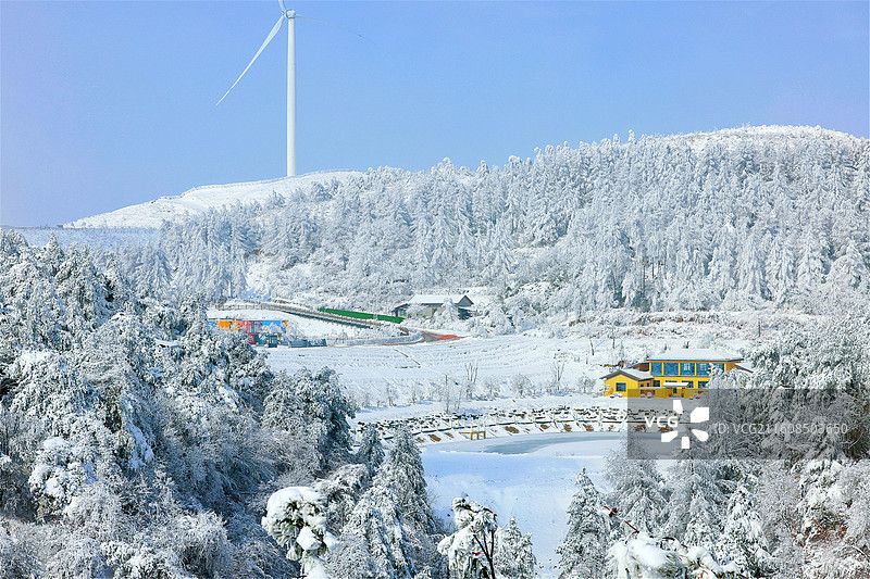 大雪节气，湖北省宜昌市夷陵区百里荒风景区的雪景美不胜收。图片素材