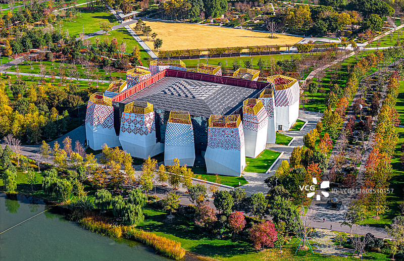 上海世博文化公园 2010年上海世博会原俄罗斯馆 浦东后滩公园 黄浦江畔湿地森林秋色绚烂图片素材