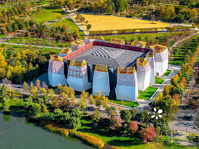 上海世博文化公园 2010年上海世博会原俄罗斯馆 浦东后滩公园 黄浦江畔湿地森林秋色绚烂图片素材