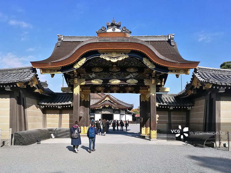 日本京都二条城世界文化遗产德川家康江户幕府本丸御殿二之丸御殿庭院唐门秋天红枫图片素材